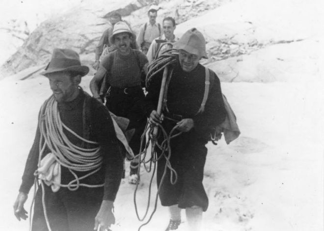 Cassin nel 1938, di ritorno dalla via sulla parete Nord delle Grandes Jorasses salita con con Ugo Tizzoni e Gino Esposito, una delle più grandi imprese alpinistiche di sempre.